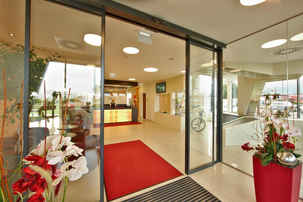 Mt Hotel Zeltweg Eksteriør bilde